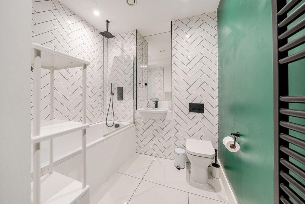 Property photo 3 of 22 1477948-15-6A3144...