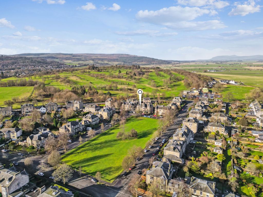 Property photo 2 of 25