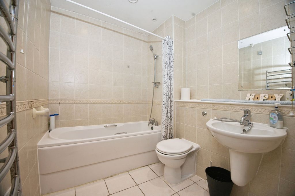 Additional image 9 of 3 bed flat for saleLynton Court, Cardiff, South Glamorgan CF10