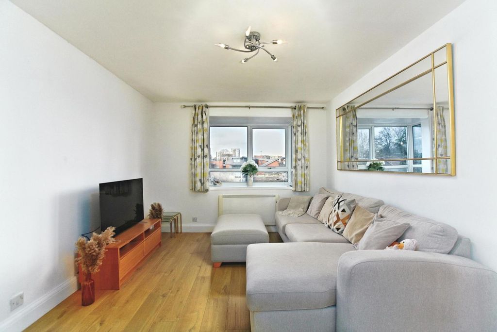 Property photo 2 of 18 Pbox-Img.Jpg