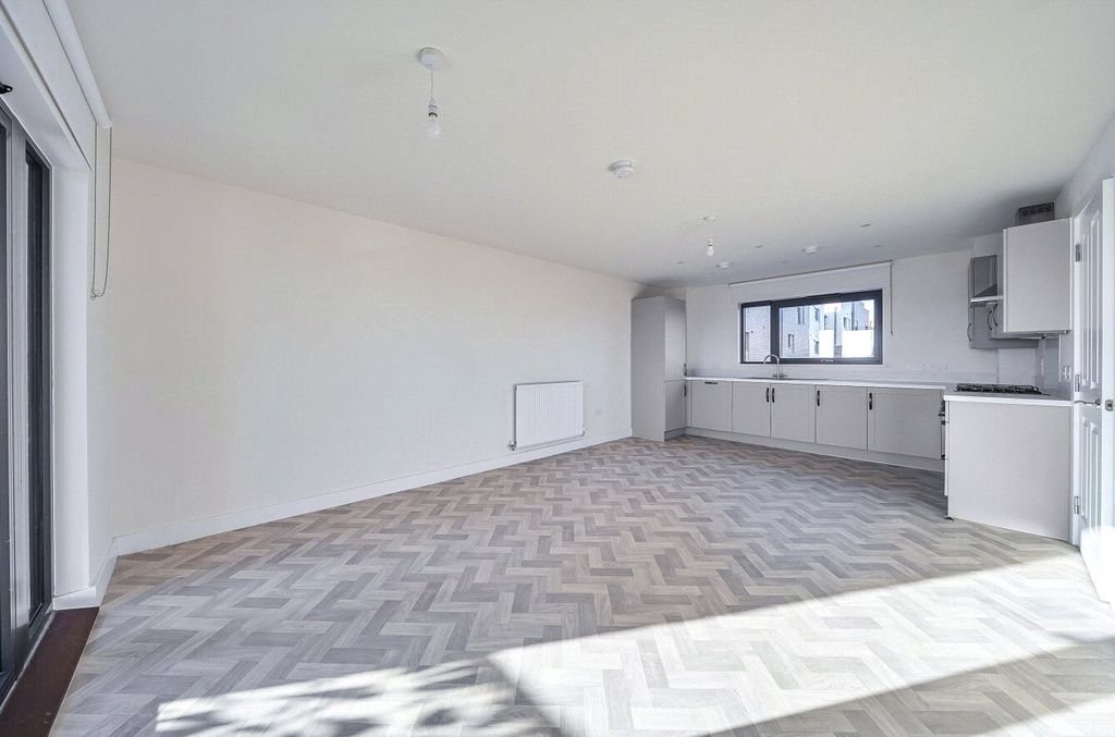 Property photo 2 of 17 Picture No. 25