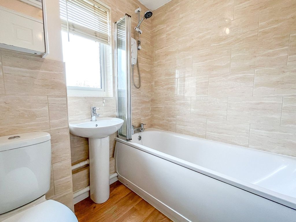 Property photo 3 of 14 Bathroom