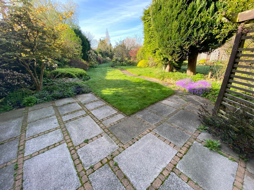 Property photo 2 of 13 Garden