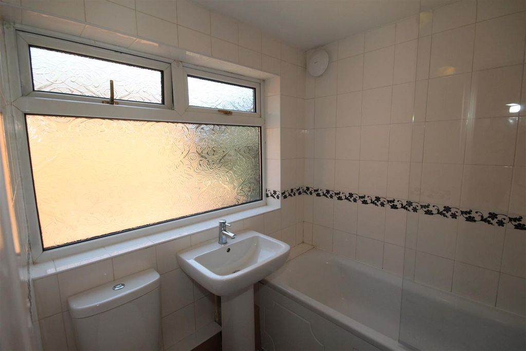 Property photo 3 of 13 Bathroom