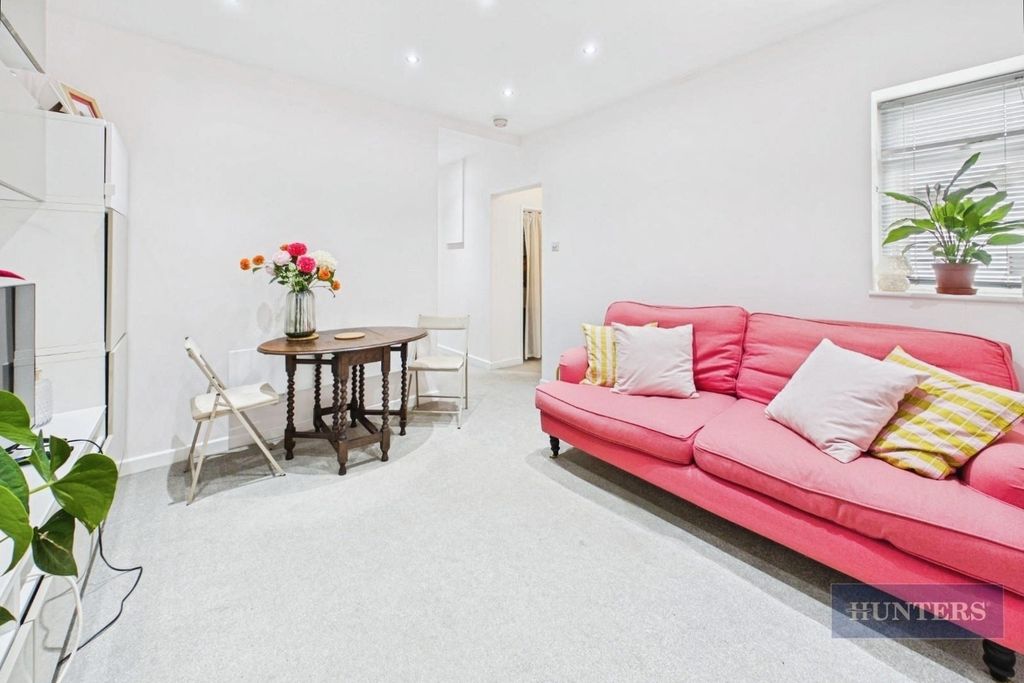 Property photo 3 of 13 Pbox-Img.Jpg