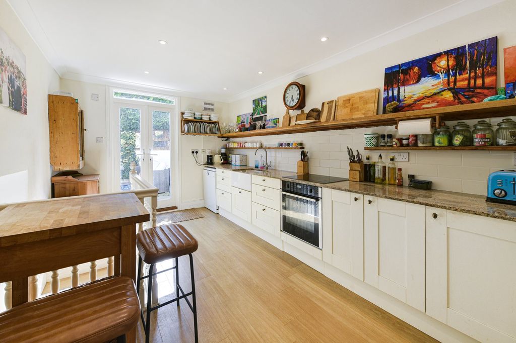 Property photo 3 of 14 Kitchen