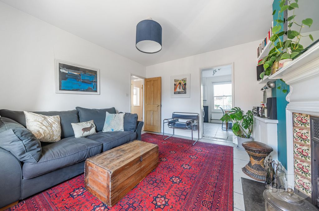 Property photo 3 of 17 Bed3c938-Bd58-418...