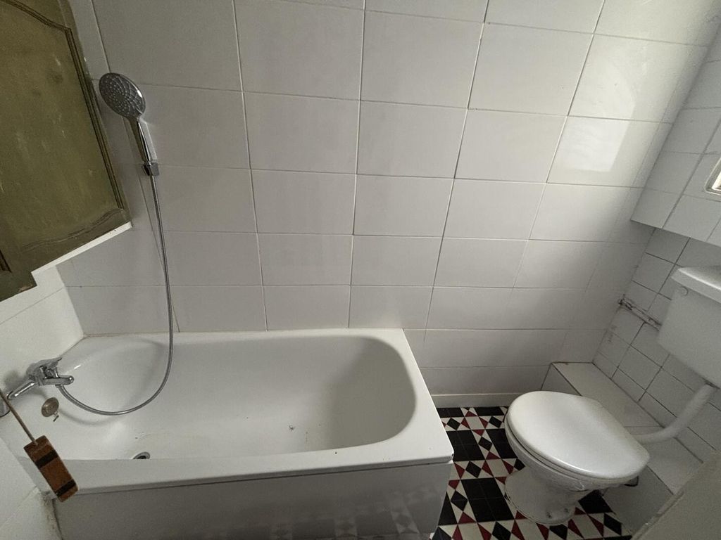 Property photo 3 of 4 Bathroom