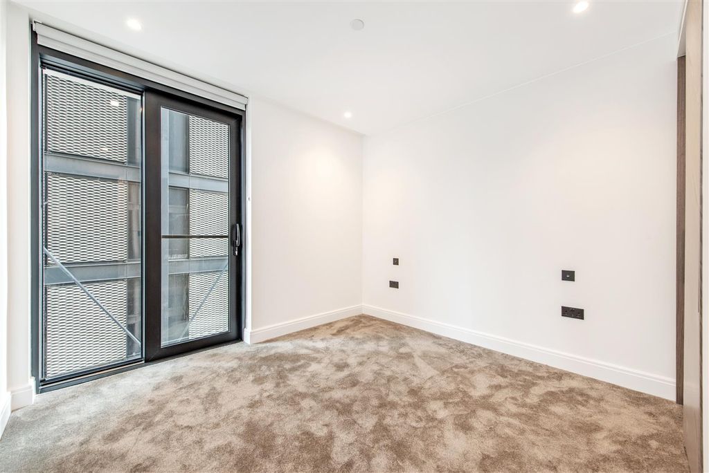 Property photo 3 of 15 Bedroom (2).Jpg