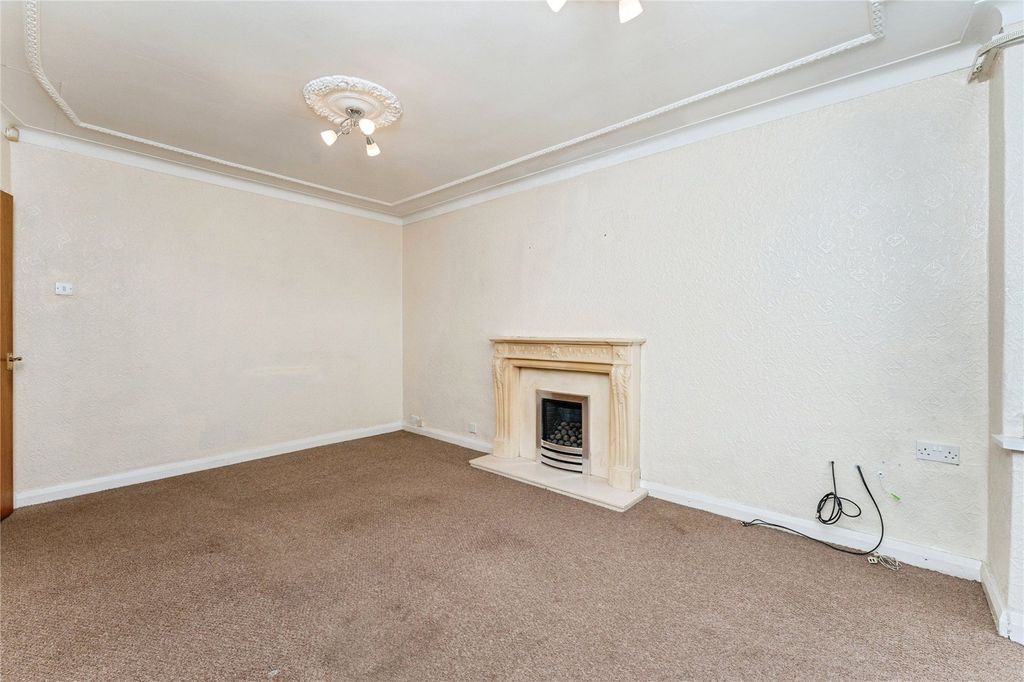 Property photo 3 of 14 Lounge