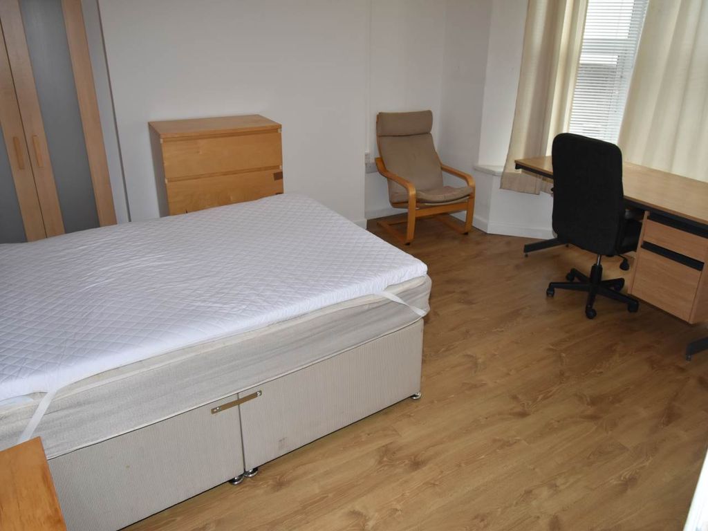 Property photo 1 of 12 Bedroom 5 Photo 1