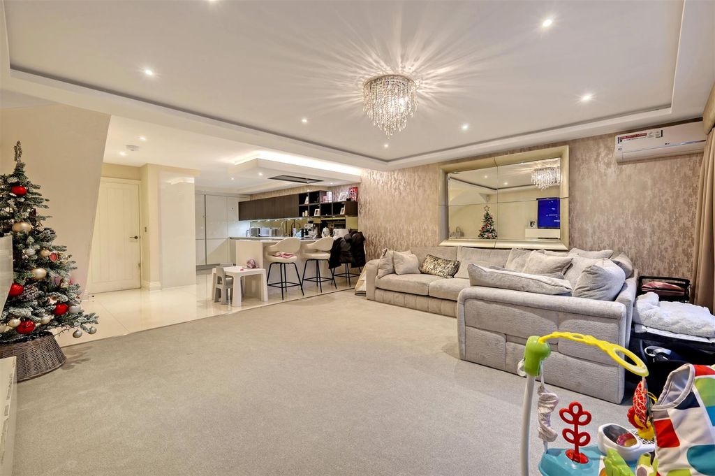 Property photo 3 of 25