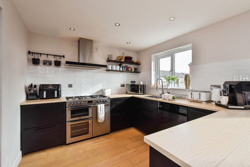 Property photo 2 of 17 Pbox-Img.Jpg