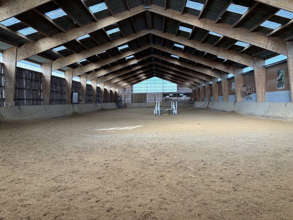 Property photo 1 of 6 Operational Equestrian Center – 15 Ha Near Nantes