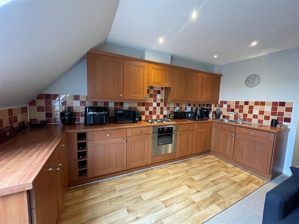 Property photo 3 of 9 Kitchen