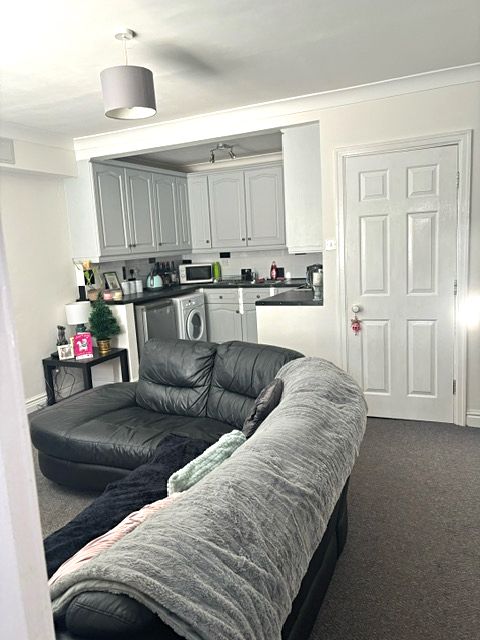 Property photo 3 of 7 Living Room