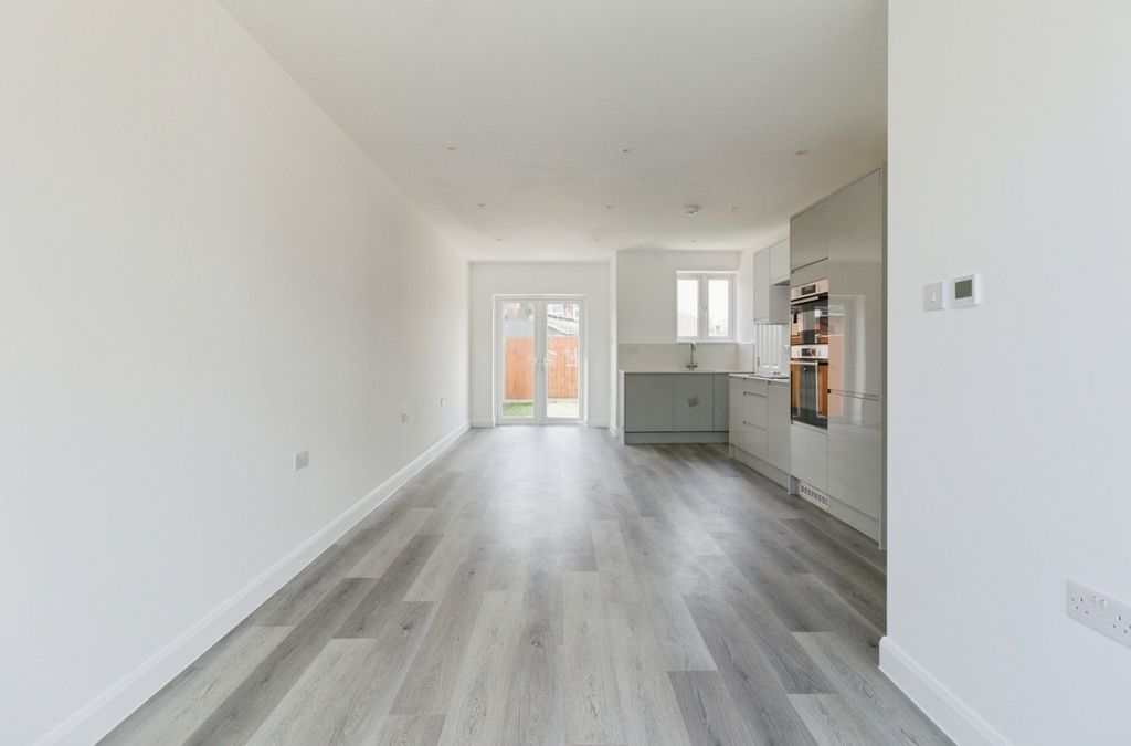 Property photo 3 of 19 Pbox-Img.Jpg