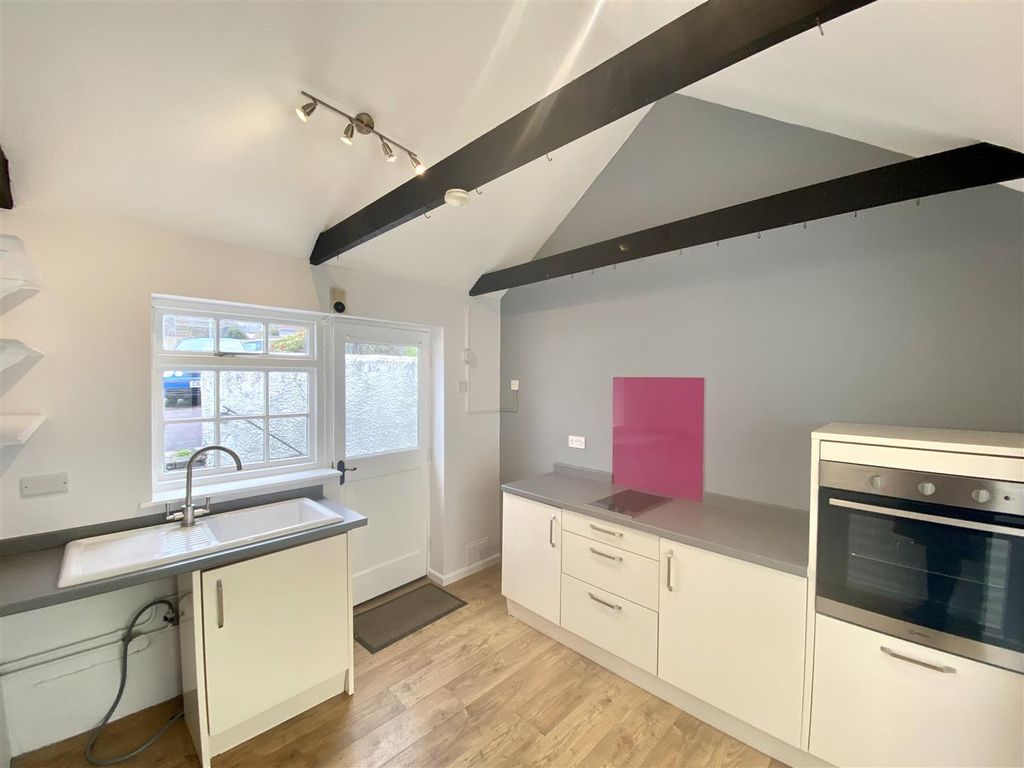 Property photo 2 of 13 Kitchen 3.Jpeg