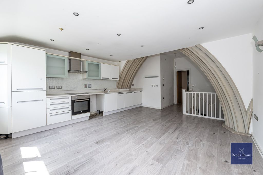 Property photo 2 of 12 Reception / Kitchen