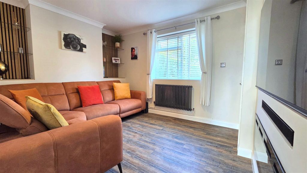 Property photo 2 of 14 Lounge