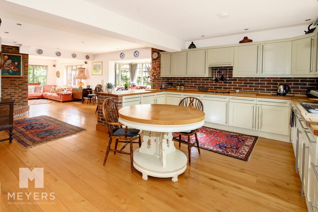 Property photo 3 of 32