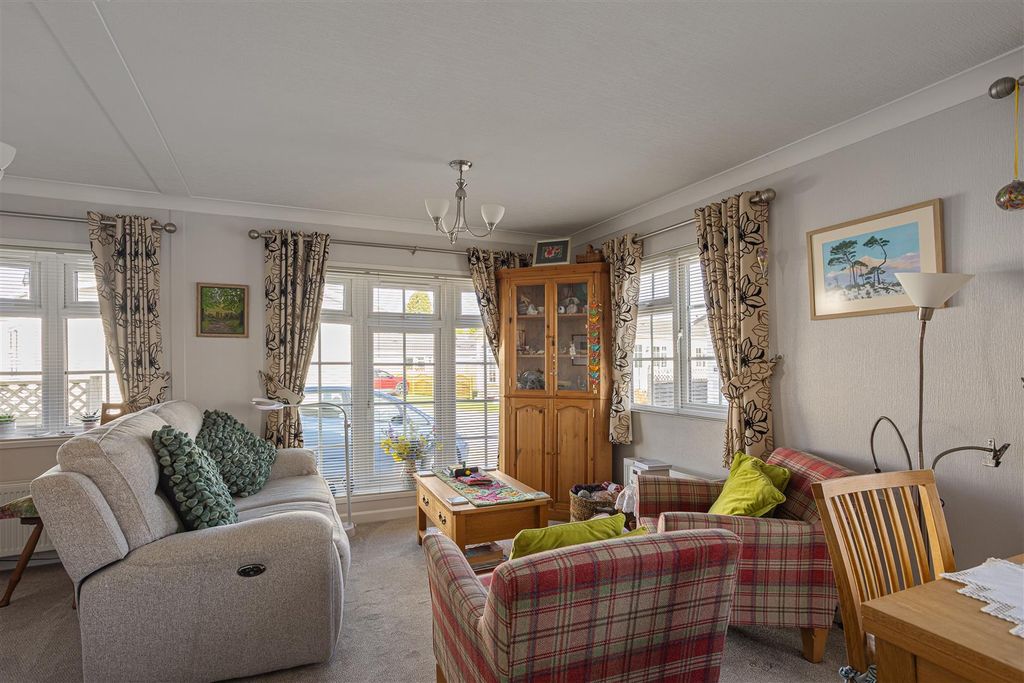 Property photo 3 of 33 8_Beech_Avenue_43.Jpg