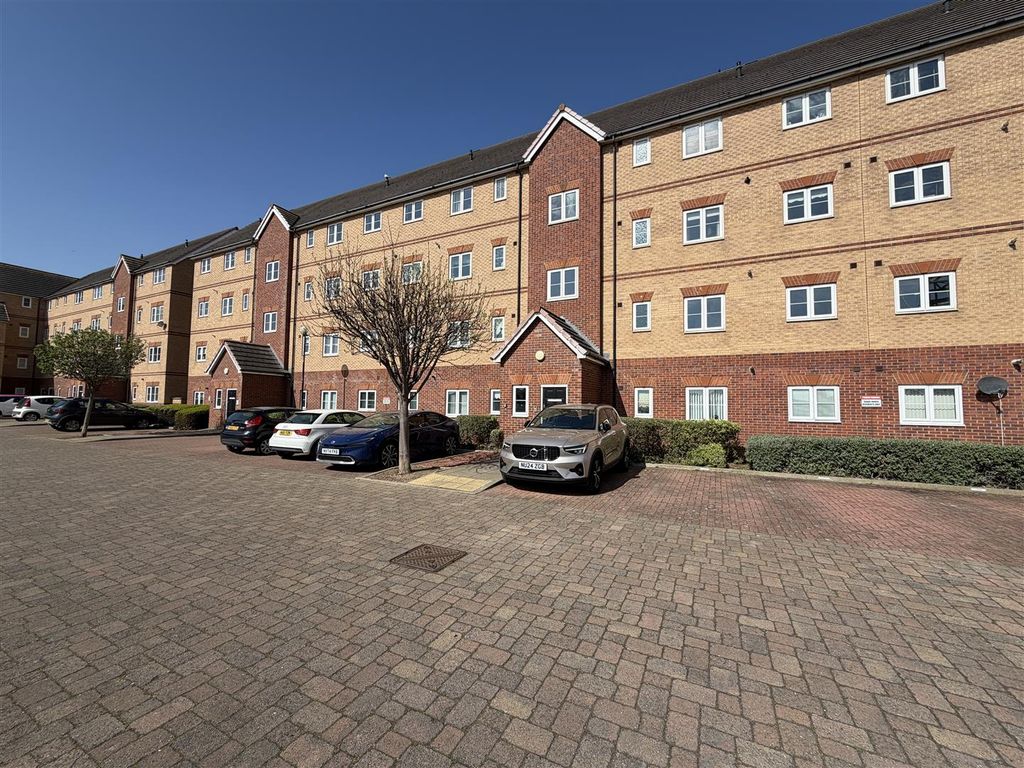 Property photo 2 of 10 External