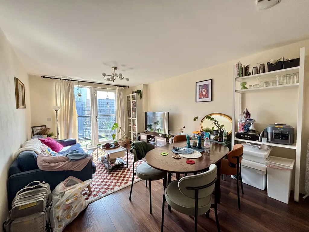 Apartment in Salford, Lower Broughton, Greater Manchester - View 6