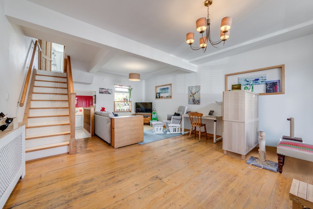 Property photo 2 of 10