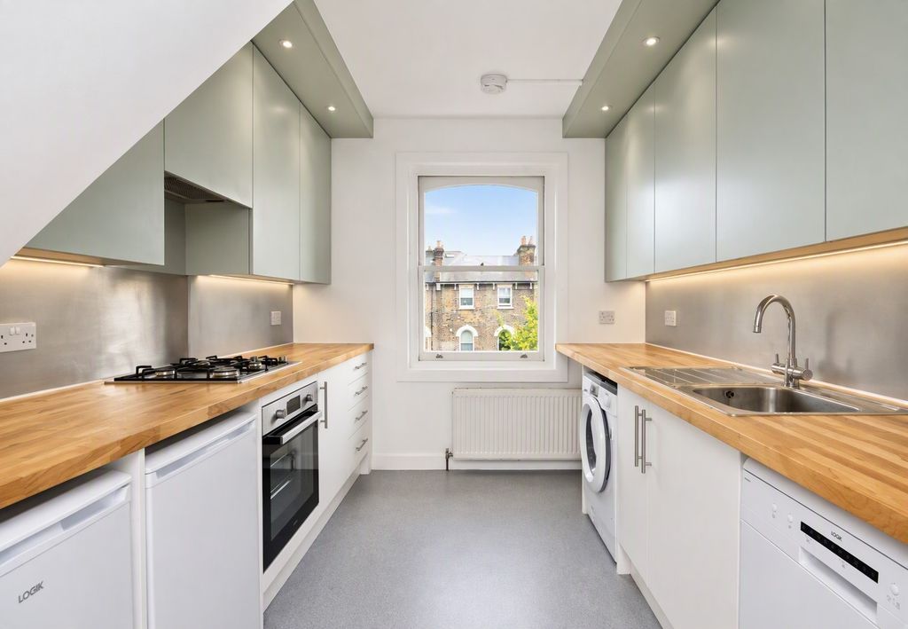 Property photo 1 of 9 Kitchen