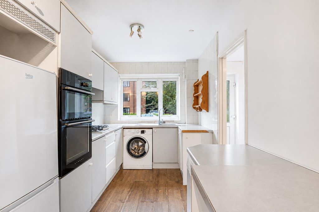 Property photo 2 of 9 Kitchen .Png