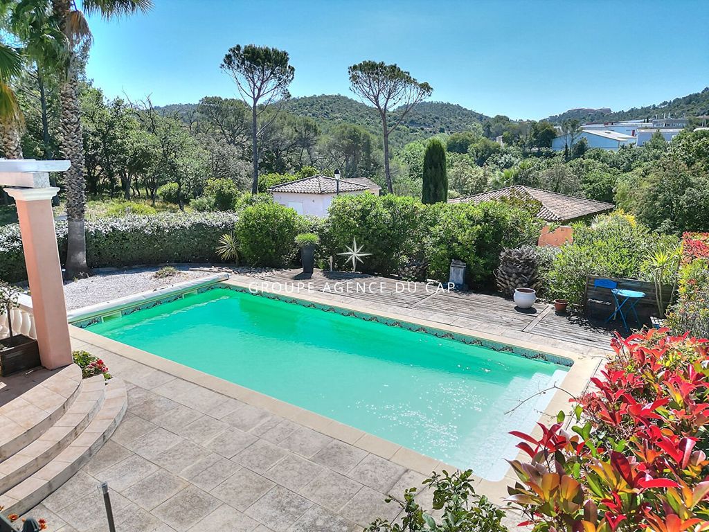 Property photo 1 of 17 5-Room Villa For Sale In Saint-Raphaël With Swimming Pool And Double Garage