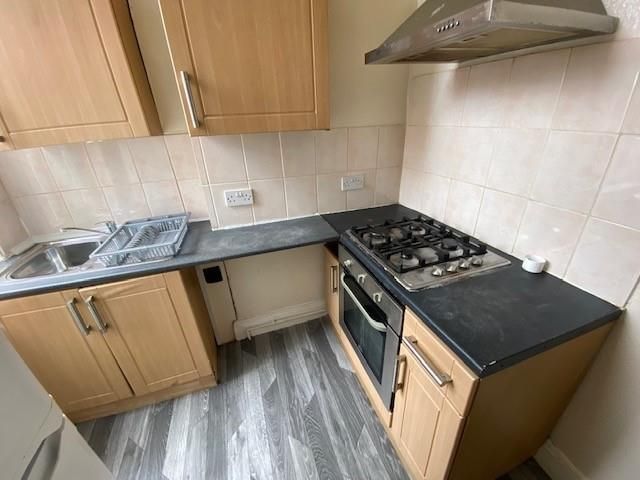 Property photo 3 of 12 Kitchen