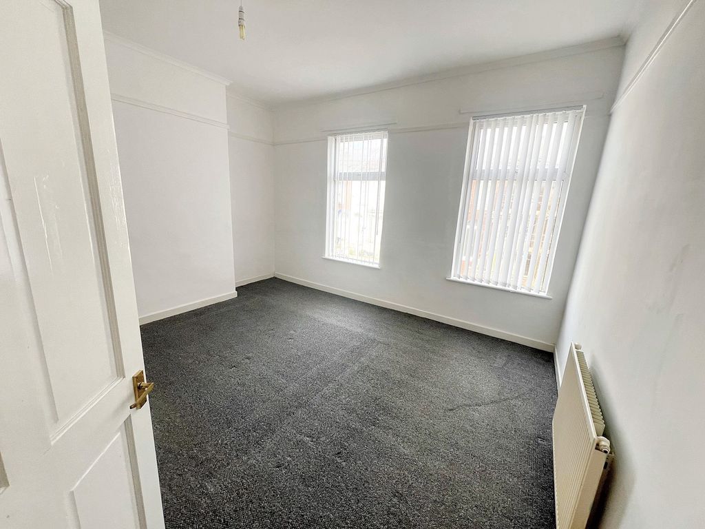 Property photo 2 of 10 Bedroom