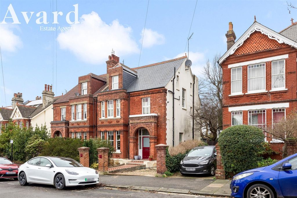 Property photo 2 of 23 Florence Road 11, Flat 2-020.Jpg