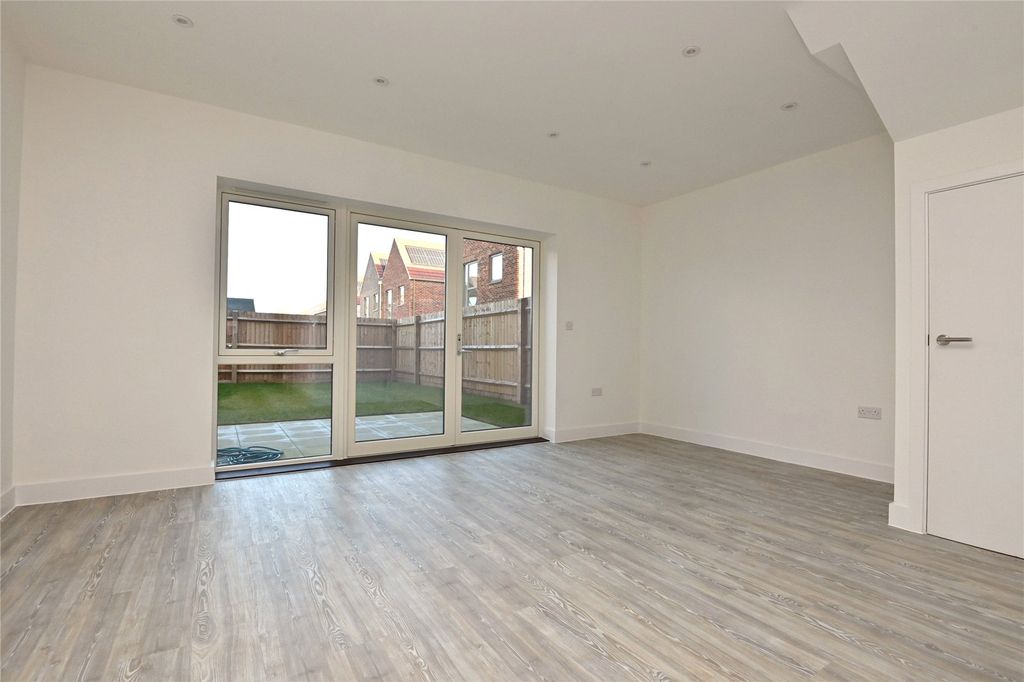 Property photo 3 of 9 Picture No. 06