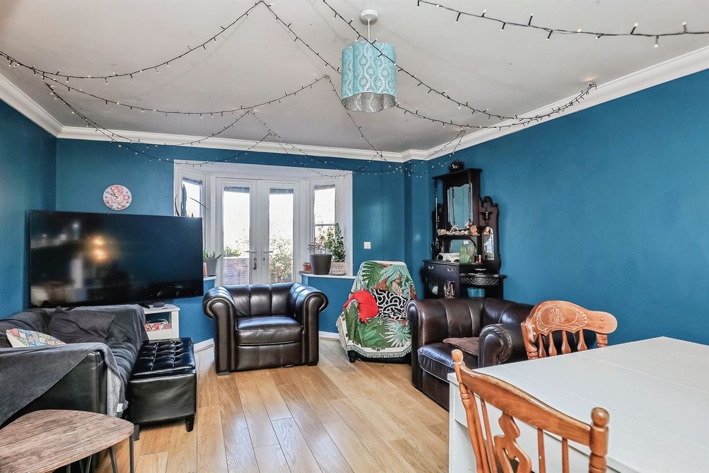 Property photo 3 of 15