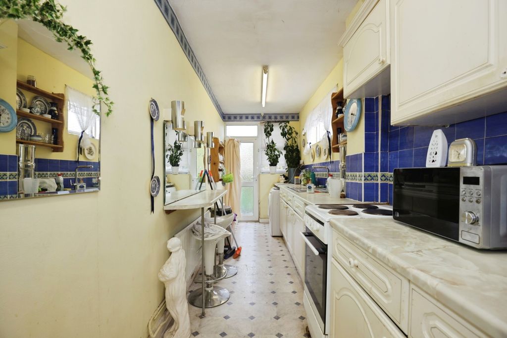 Property photo 2 of 17 Photo