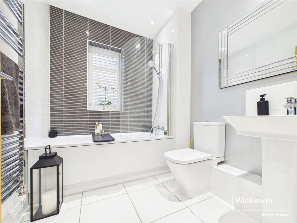 Additional image 12 of 5 bed town house for saleTutor Crescent, Earley, Reading RG6