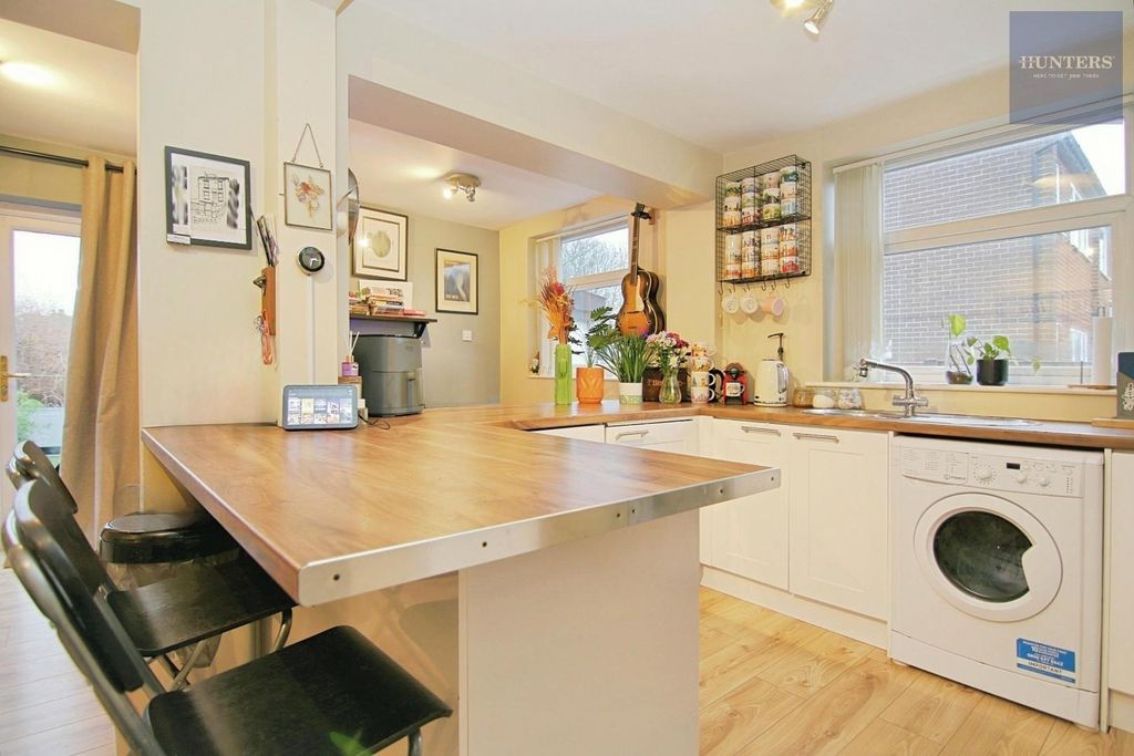 Property photo 3 of 19 Dining Kitchen