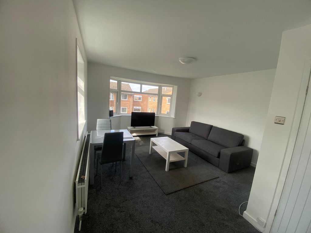 Property photo 3 of 7 Living Room