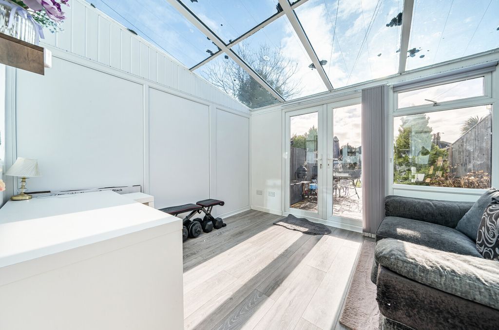 Property photo 1 of 13 1403718-15-697A01...
