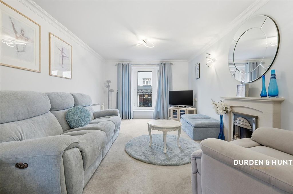 Property photo 3 of 14 Victoria Road