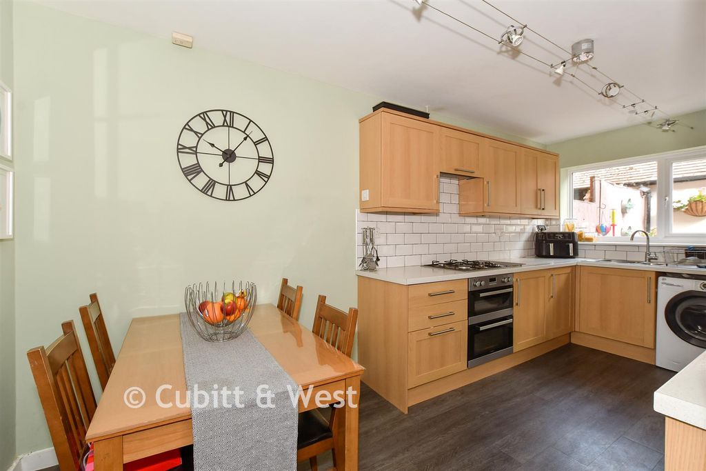 Property photo 3 of 13 Kitchen/ Dining Room