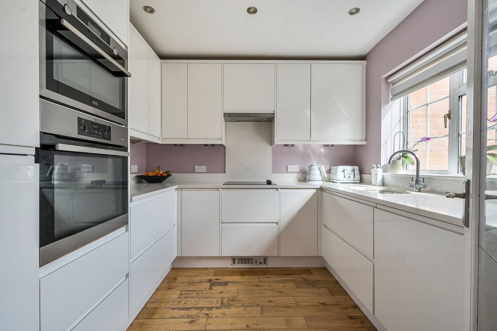 Property photo 2 of 32 Picture No. 17