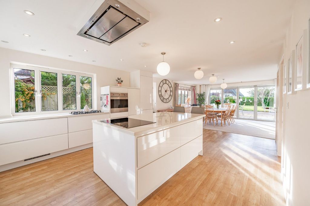 Property photo 2 of 25 Kitchen