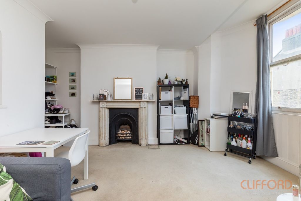 Property photo 3 of 8