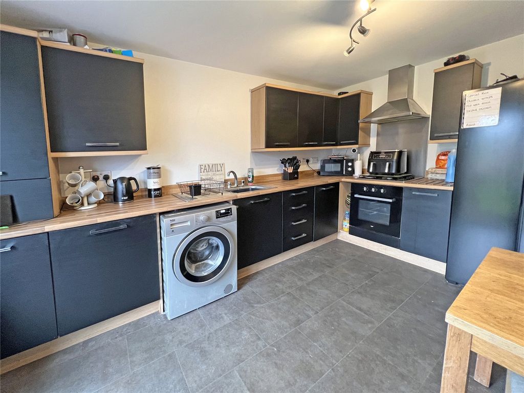 Property photo 3 of 9 Picture No. 06