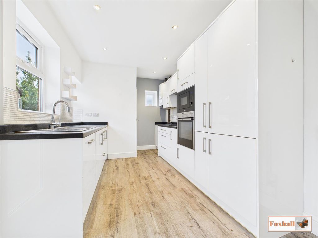 Property photo 2 of 21 Kitchen