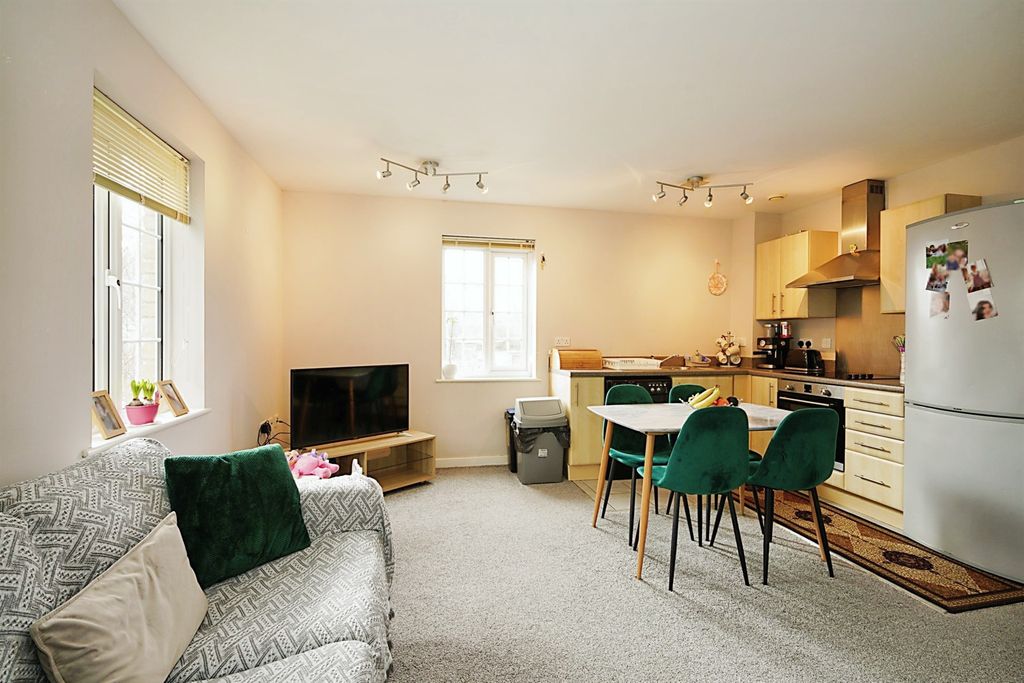 Property photo 2 of 11